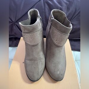 Elegant Suede Ankle Boots with Rhinestone Detail